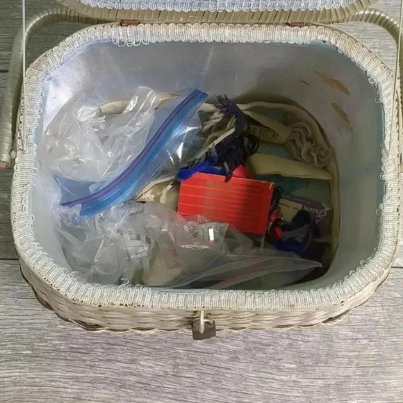 ✨HOST PICK🎉Mid Century sewing basket - Picture 4 of 8